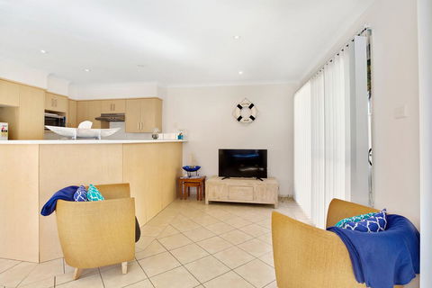 Townhouse In The Heart Of Port Stephens - Accommodation Newcastle 3