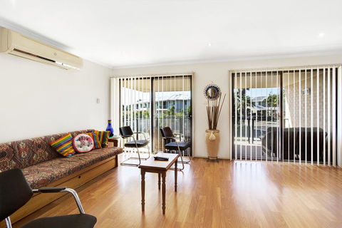 Townhouse In The Heart Of Port Stephens - Accommodation Newcastle 0