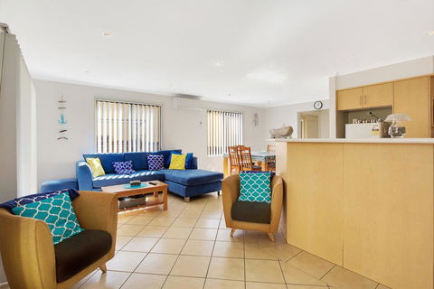 Townhouse In The Heart Of Port Stephens - Accommodation Newcastle 2