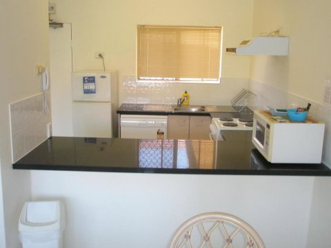 Tradewinds McLeod Holiday Apartments - Accommodation Newcastle 3