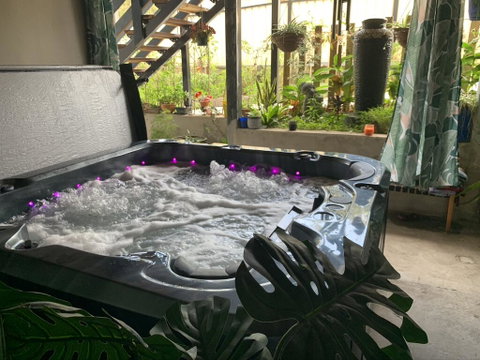 Tranquil Spa Retreat - Accommodation Newcastle 1