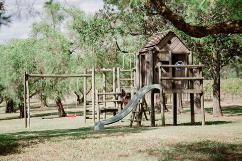 Tranquil Vale Vineyard - Accommodation Newcastle 1