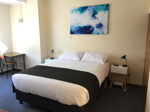 TRC Hotel - Accommodation Newcastle 2