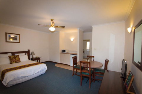 Tree Top Walk Motel - Accommodation Newcastle 3