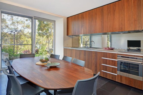Treehouse Jervis Bay - Accommodation Newcastle 2