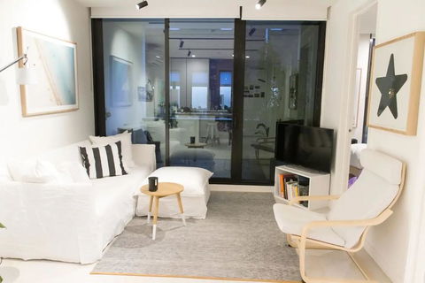 Trendy 1 Bedroom Apartment In The Heart Of Collingwood - Accommodation Newcastle 0
