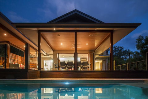 Trito - Luxury Holiday House - Accommodation Newcastle 0