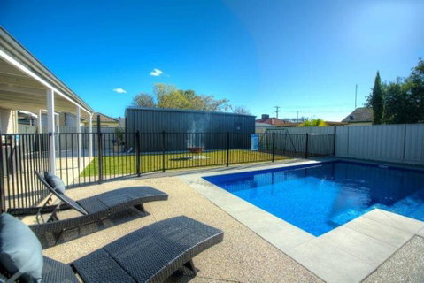 Trotters Retreat - Accommodation Newcastle 2