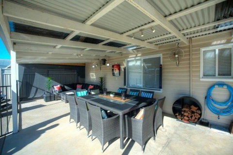Trotters Retreat - Accommodation Newcastle 3