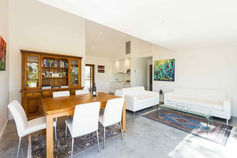 Two Doors - Accommodation Newcastle 3