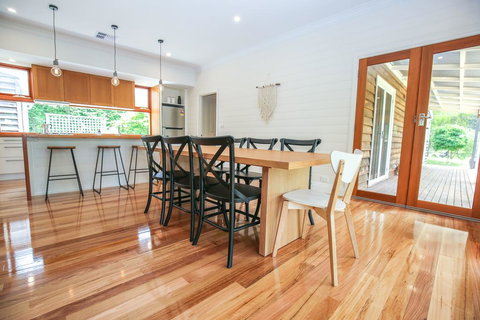 Two Oaks - Accommodation Newcastle 2