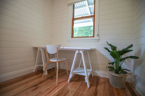 Two Oaks - Accommodation Newcastle 3