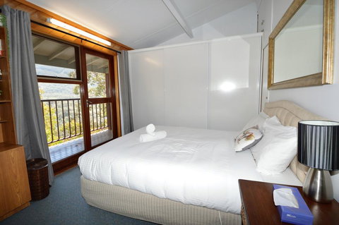 Tyrola 1 - Accommodation Newcastle 3