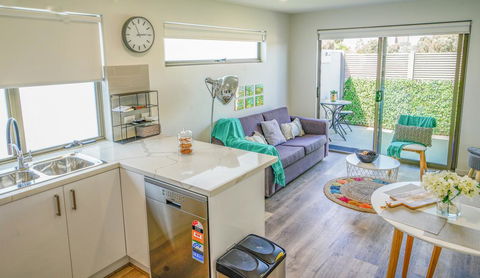 U201 Brunswick Living Brand New Deluxe Balcony Upper Floor Apartment Close To Airport And CBD - Accommodation Newcastle 0
