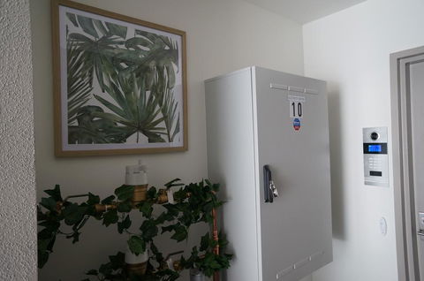 U201 Brunswick Living Brand New Deluxe Balcony Upper Floor Apartment Close To Airport And CBD - Accommodation Newcastle 2