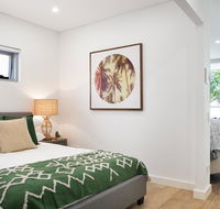 Ultra Modern Studio Suite with Balcony Near Shops - Accommodation Newcastle