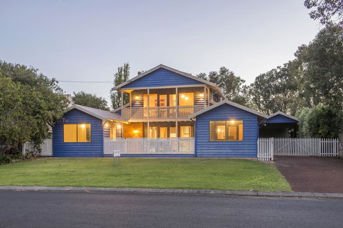 Ultramarine - Accommodation Newcastle 1