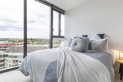Unbridled City & River Views - Accommodation Newcastle 0