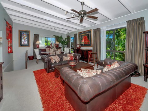 Unique, Tropical Rainforest Getaway - Accommodation Newcastle 2