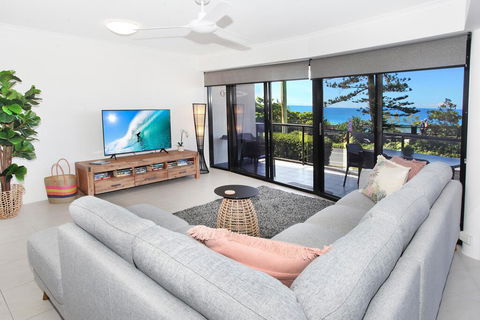 Unit 1 Phoenix Apartments, Coolum Beach - Accommodation Newcastle 3