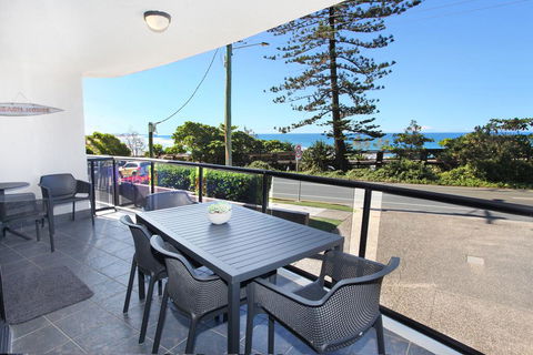 Unit 1 Phoenix Apartments, Coolum Beach - Accommodation Newcastle 1