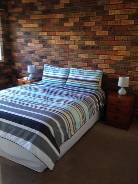 Unit 2 @ Beach Haven - Accommodation Newcastle 3