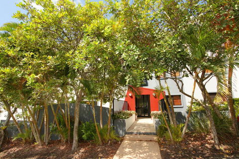 Unit 4, Beaumont Sur Mer, 13 - 15 Pacific Terrace Coolum Beach, 400 BOND, LINEN SUPPLIED - Accommodation Newcastle 3