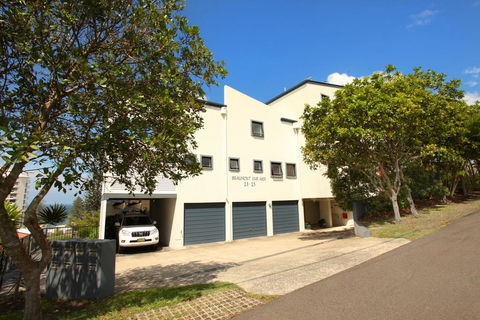 Unit 4, Beaumont Sur Mer, 13 - 15 Pacific Terrace Coolum Beach, 400 BOND, LINEN SUPPLIED - Accommodation Newcastle 1