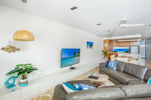 Unit 6 Plantation - Rainbow Beach, Plantation Resort, Ground Floor, Aircon, Pool, Spa - Accommodation Newcastle 0