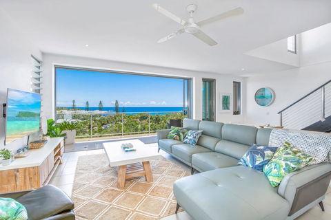 Unit 6 Rainbow Sea - Rainbow Beach, Amazing Ocean Views, Aircon, Wi-Fi, Pool, Walk To Beach - Accommodation Newcastle 0