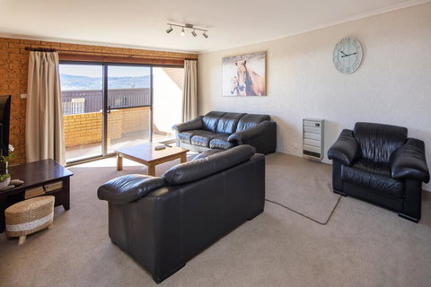 Unit 7 St Moritz - Accommodation Newcastle 0