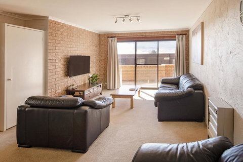 Unit 7 St Moritz - Accommodation Newcastle 1