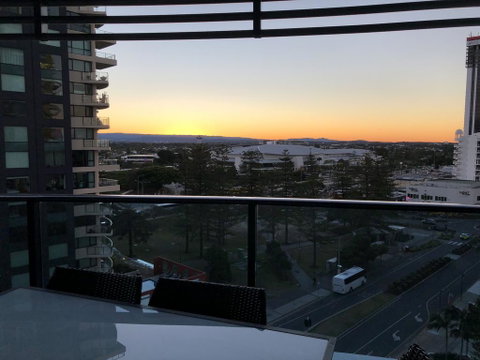 Upmarket Resort At Oracle Broadbeach URGC - Accommodation Newcastle 1