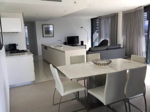 Upmarket Resort At Oracle Broadbeach URGC - Accommodation Newcastle 0