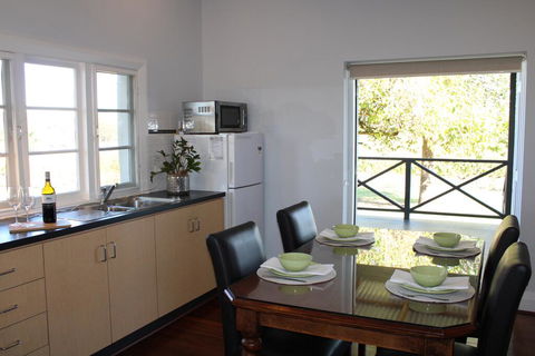 Upper Reach Spa Cottage - Accommodation Newcastle 3