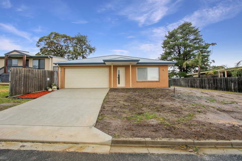 V & V Family Dream Away - Accommodation Newcastle 2