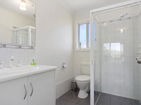 VALLEY VIEWS - 10 Valley Heights Drive - Accommodation Newcastle 0