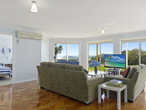 VALLEY VIEWS - 10 Valley Heights Drive - Accommodation Newcastle 3
