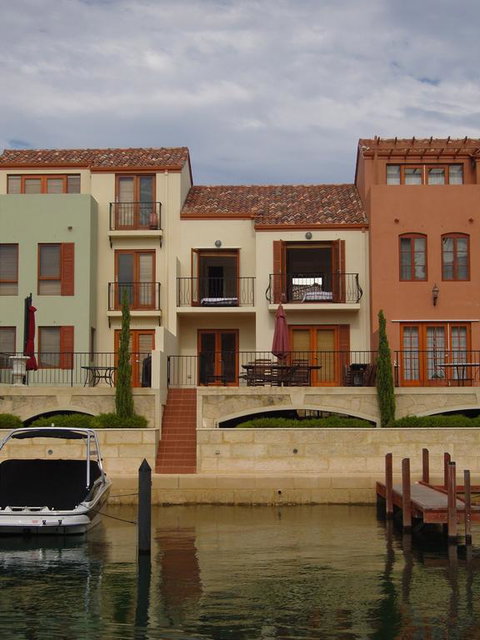 Venice At The Beach - Accommodation Newcastle 3