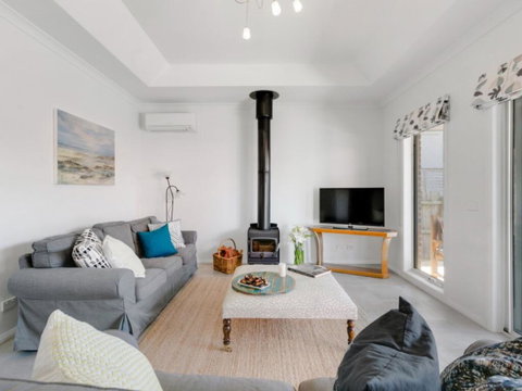 Venice On The Beach - Accommodation Newcastle 2