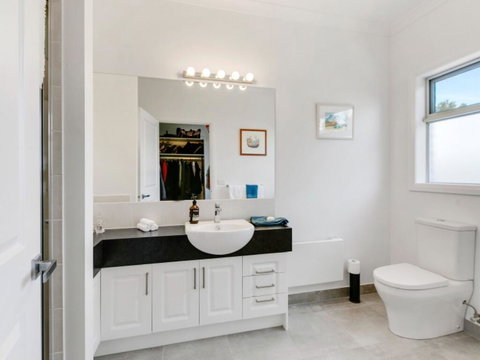 Venice On The Beach - Accommodation Newcastle 1