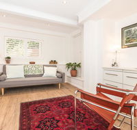Vibrant Oversized Studio in Leafy Balgowlah - Accommodation Newcastle