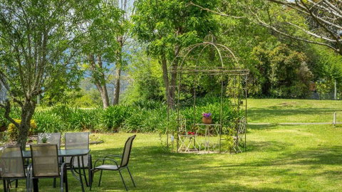 Vicarage View Cottage - Accommodation Newcastle 1
