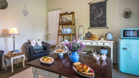 Vicarage View Cottage - Accommodation Newcastle 0