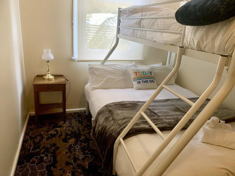 Victoria Albert Guest House Bar Cafe And Restaurant - Accommodation Newcastle 2