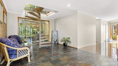 VIEWS AT MCCRAE..... - Accommodation Newcastle 3