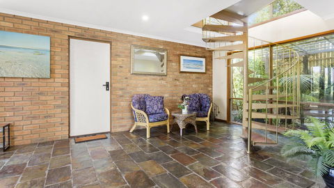 VIEWS AT MCCRAE..... - Accommodation Newcastle 1