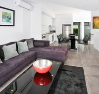 Views from Red Hill - Modern and Spacious Split-Level Executive 3BR Red Hill Apartment Close to CBD - Accommodation Newcastle