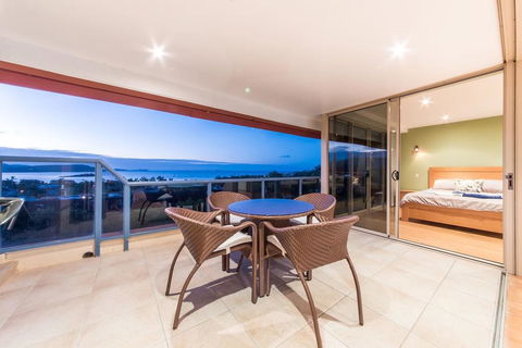 VIEWS ON ELSHEBY - Accommodation Newcastle 2