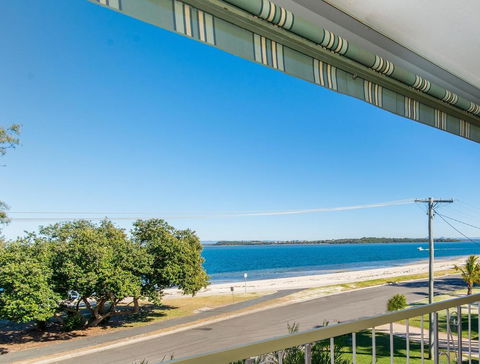 VIEWS VIEWS VIEWS! Front Top Floor Waterfront Unit - Chnook Apartments South Esp, Bongaree - Accommodation Newcastle 0